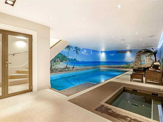5 bedroom terraced house to rent