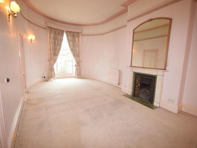 5 bedroom terraced house to rent
