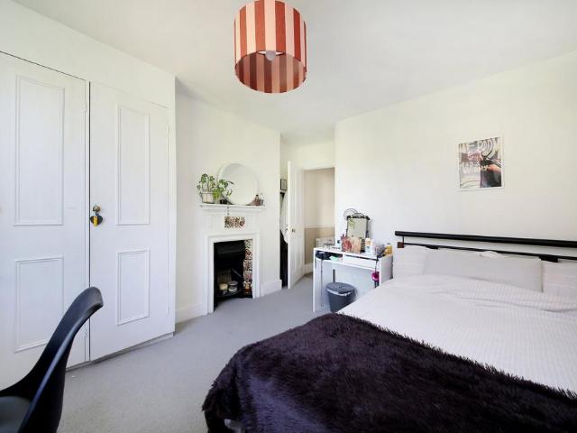 5 bedroom terraced house to rent
