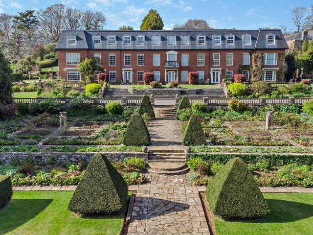 5 bedroom terraced house to rent