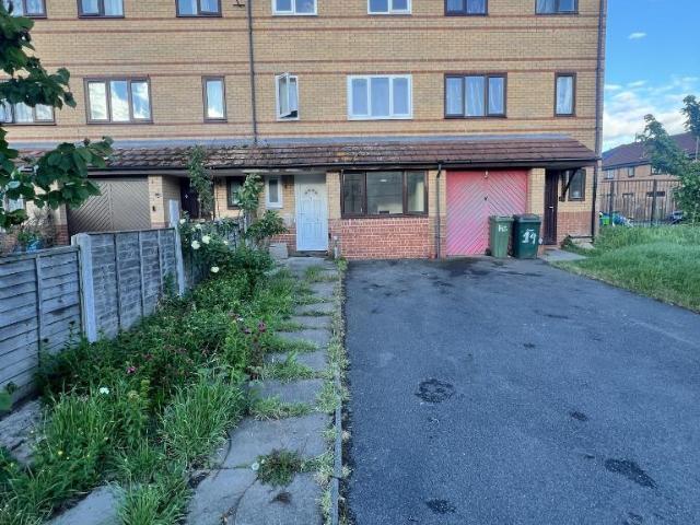 5 bedroom terraced house to rent