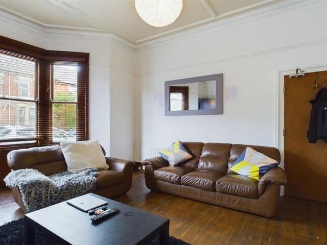 5 bedroom terraced house to rent