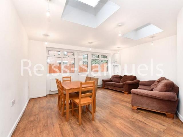 5 bedroom terraced house to rent