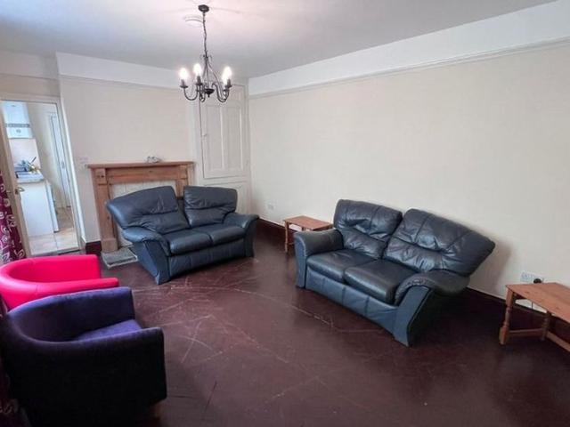 5 bedroom terraced house to rent