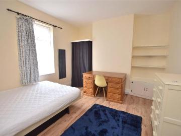 5 bedroom terraced house to rent