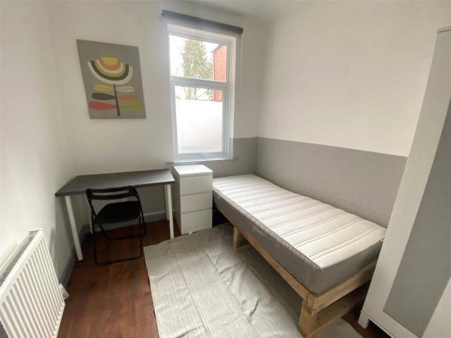 5 bedroom terraced house to rent