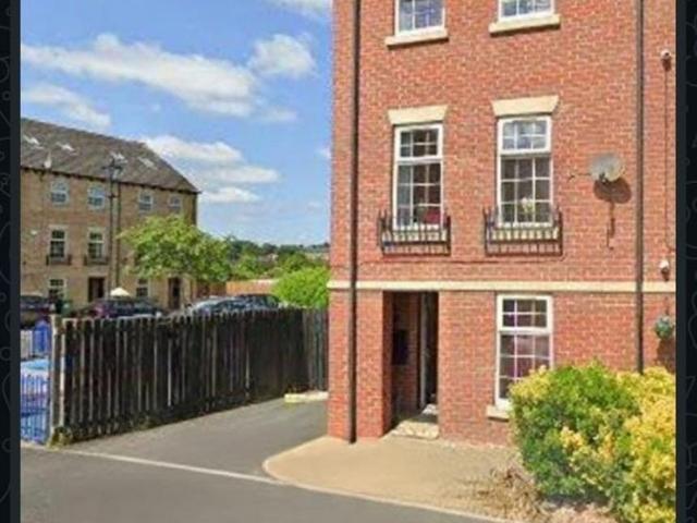 5 bedroom terraced house to rent