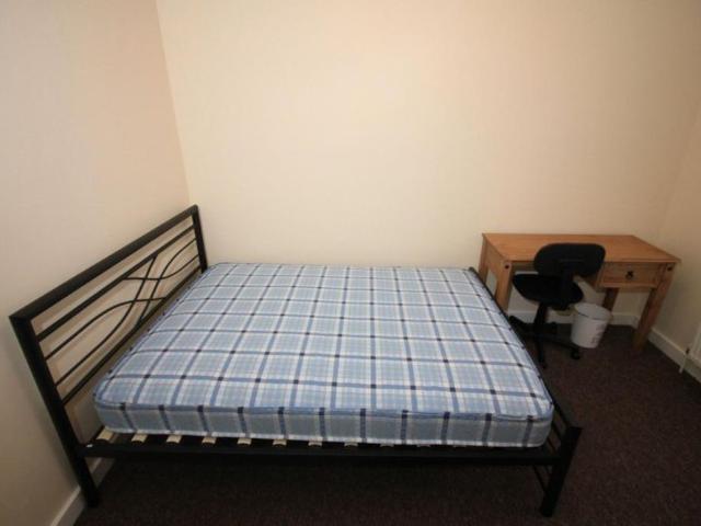 5 bedroom terraced house to rent