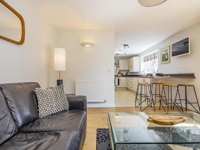 5 bedroom terraced house to rent