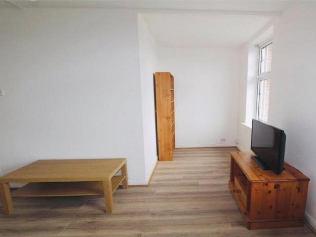 5 bedroom terraced house to rent