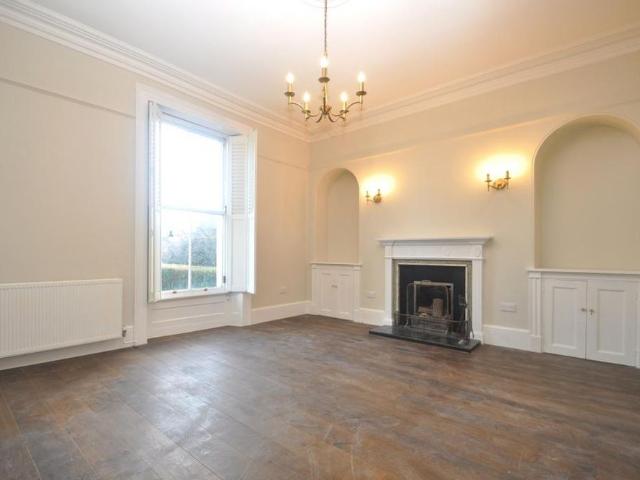 5 bedroom terraced house to rent