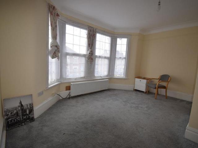 5 bedroom terraced house to rent