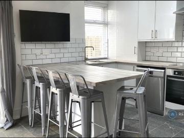 4 bedroom terraced house to rent
