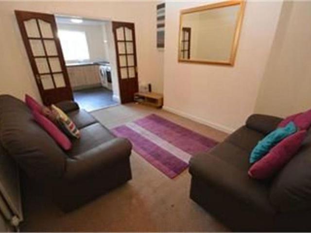 5 bedroom terraced house to rent