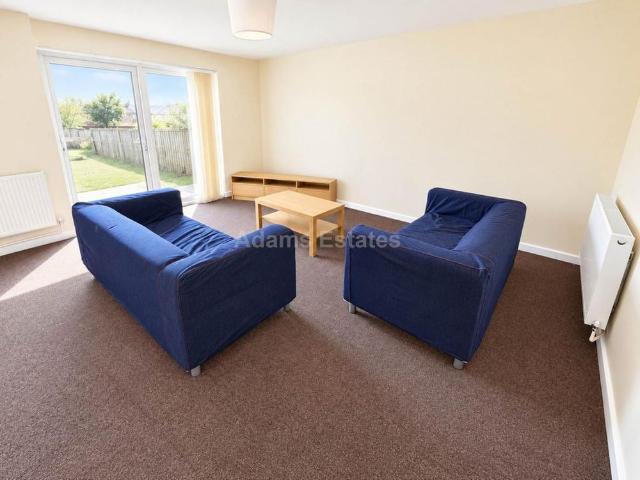 5 bedroom terraced house to rent