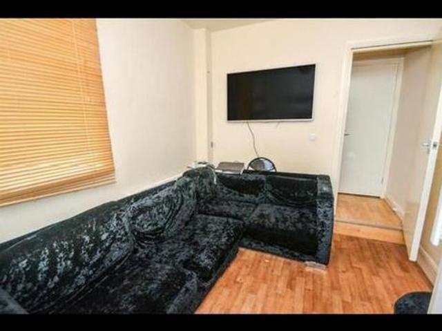 5 bedroom terraced house to rent