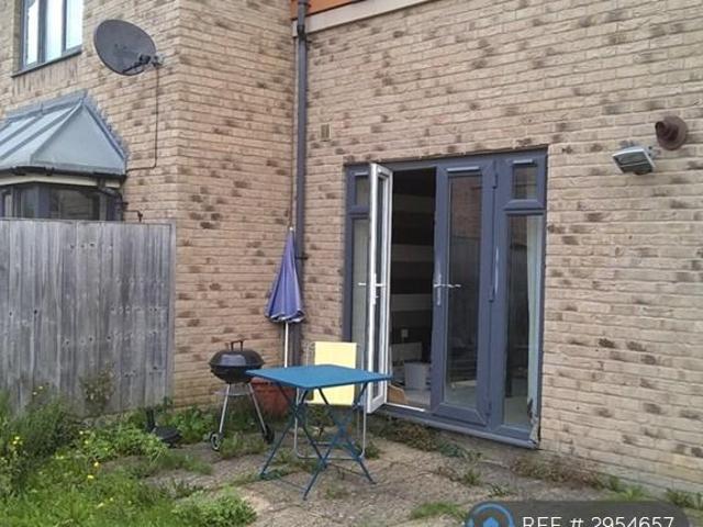 5 bedroom terraced house to rent