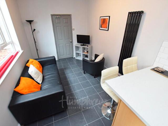 5 Bedroom Terraced House To Rent In Lutterworth Road, Abington, Northampton, NN1