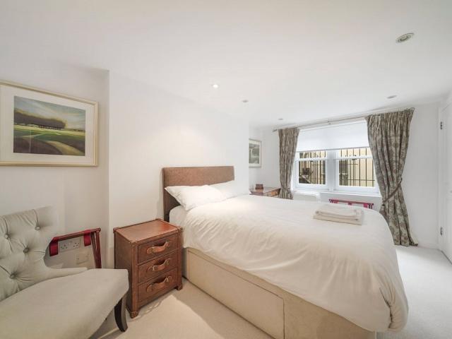 5 bedroom terraced house to rent on Cliveden Place, London