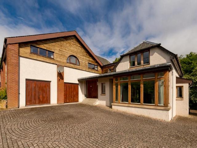 5 bedroom villa for sale