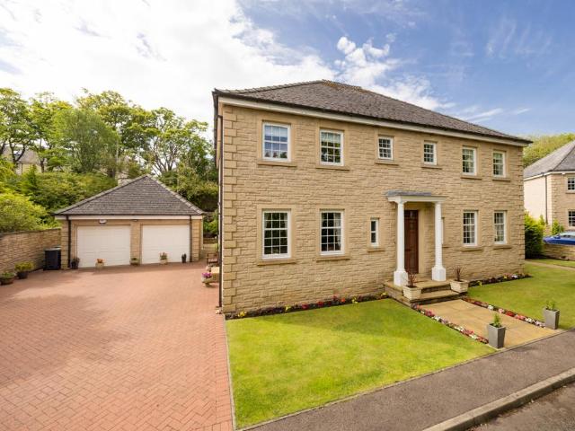 5 bedroom villa for sale