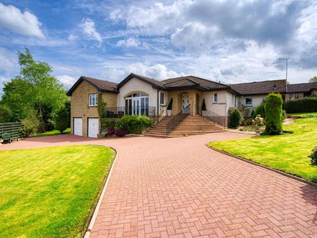 5 bedroom villa for sale