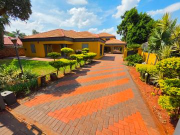 5 BedroomHouse For Rent inThe Orchards