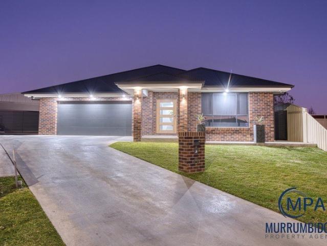 5 Bedrooms, Modern Living & Popular Cul de Sac Location Only 4 Years Old