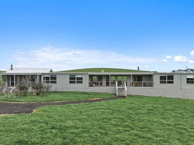 5 Bedrooms on popular Harding Lawson Rd