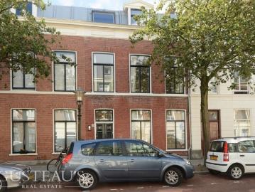 5 bedrooms Apartment Surface Area: 195m2 Furnished