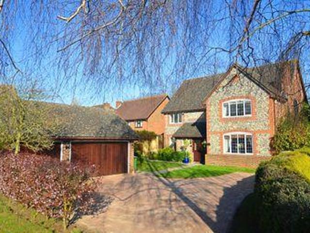 5 Bedrooms Detached house for rent in Northumberland Gardens, Bickley, Bromley BR1