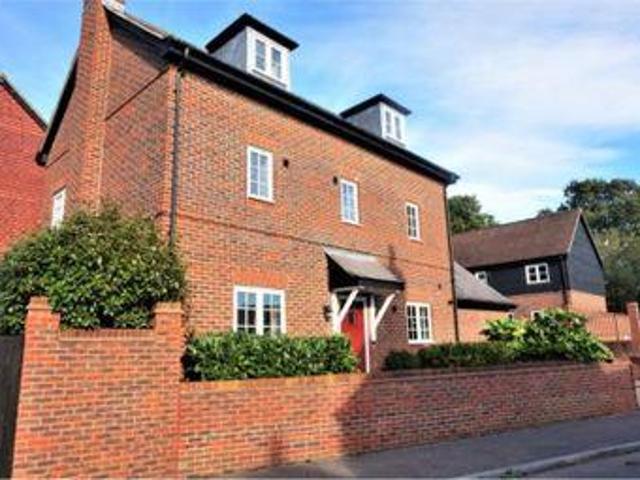5 Bedrooms Detached house for rent in Holders Close, Billingshurst RH14
