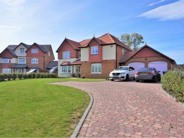 5 Bedrooms Detached house for sale in Oak Tree Close, Sheerness ME12