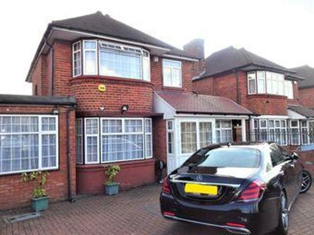 5 Bedrooms Detached house for sale in Beverley Drive, Edgware HA8