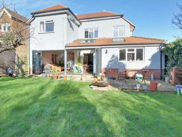 5 Bedrooms Detached house for sale in Bridgefield, Farnham GU9