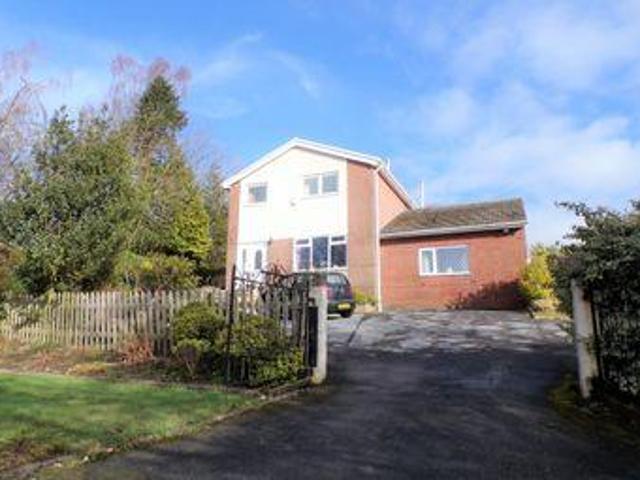 5 Bedrooms Detached house for sale in Gisburn Road, Barrowford BB9