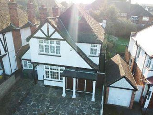 5 Bedrooms Detached house for sale in Glendale Avenue, Edgware, Middlesex HA8