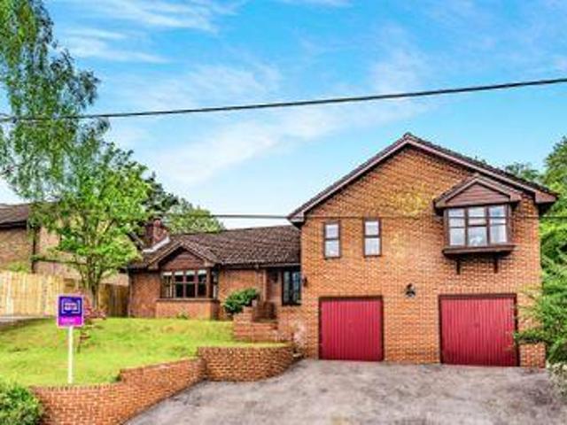 5 Bedrooms Detached house for sale in Linden Road, Bordon GU35