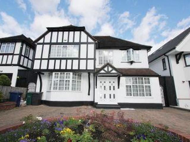 5 Bedrooms Detached house for sale in Penshurst Gardens, Edgware, Greater London. HA8
