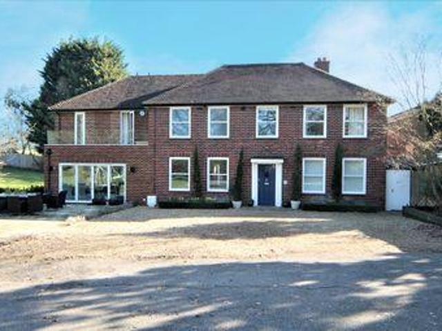 5 Bedrooms Detached house for sale in Pipers Green Lane, Stanmore Borders HA8
