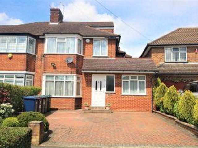 5 Bedrooms for sale in Francklyn Gardens, Edgware HA8