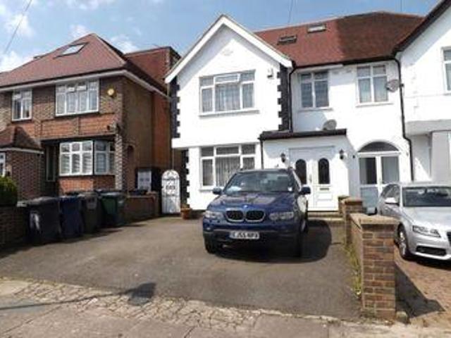 5 Bedrooms for sale in Windsor Avenue, Edgware HA8