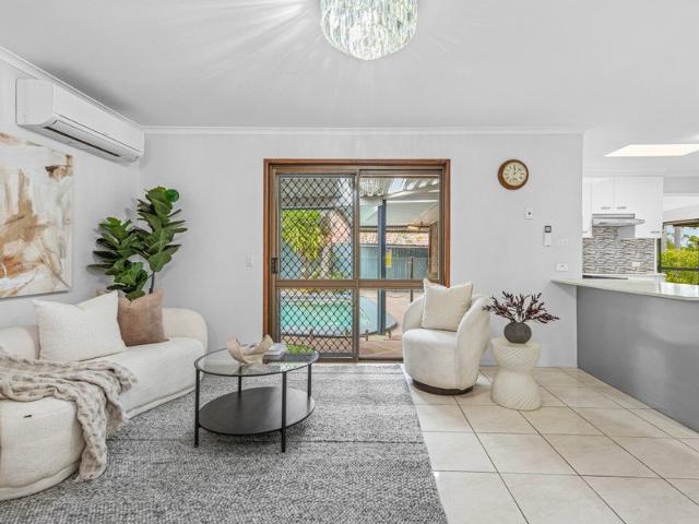 5 Bedrooms, Heated Pool, Solar & Battery The Complete Family Package