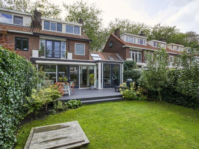5 bedrooms hoekwoning Surface Area: 150m2