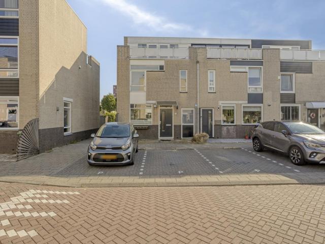 5 bedrooms hoekwoning Surface Area: 134m2