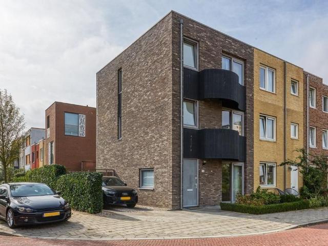 5 bedrooms Hoekwoning Surface Area: 135m2