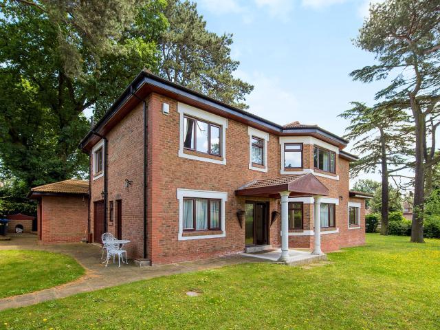 5 Bedrooms House for Rent in Ballard Close | Foxtons