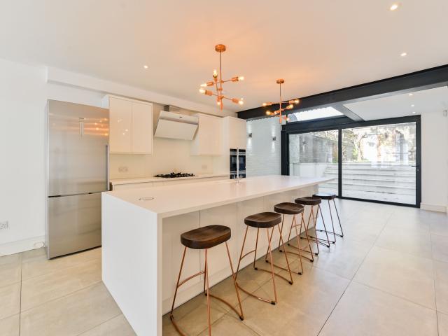 5 Bedrooms House for Rent in Grafton Square | Foxtons