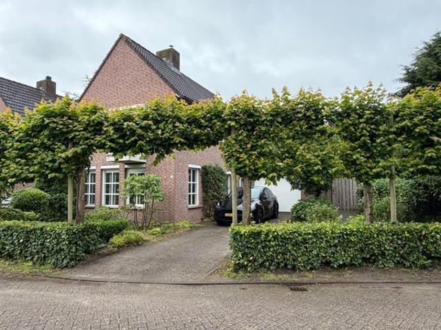 5 bedrooms House Surface Area: 172m2 Unfurnished