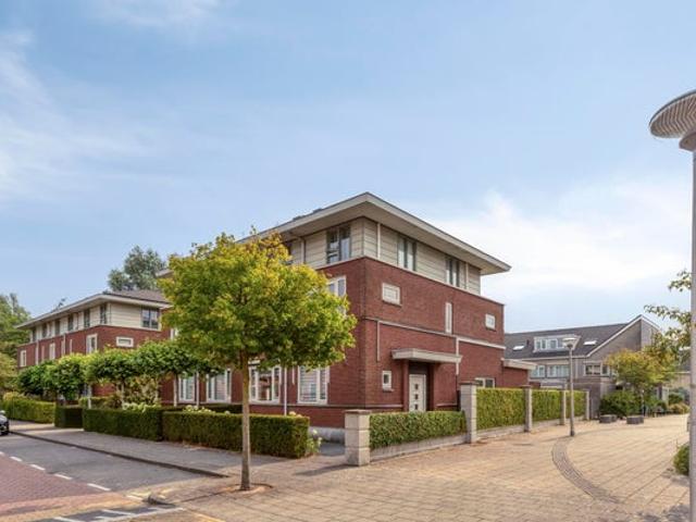 5 bedrooms House Surface Area: 176m2 Furnished Available from: 2026 07 24